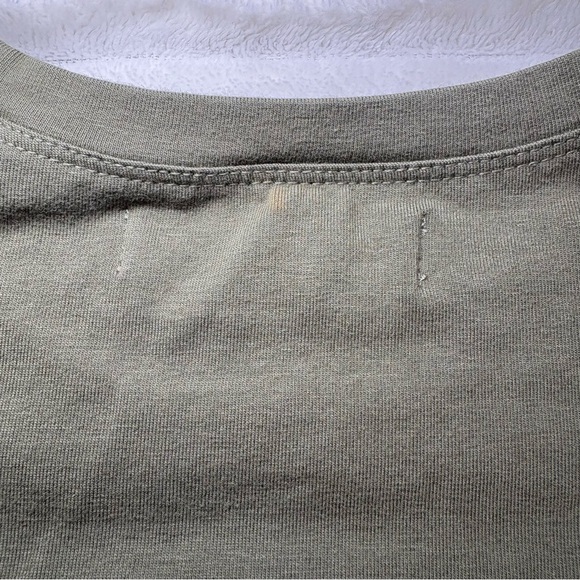 4/25$ Urban Outfitters Cropped Short Sleeve Top W Holographic Bear Medium - Picture 7 of 8